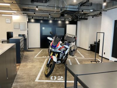 【東京都 杉並区】 車のトラブルに駆け付けるロードサービススタッフ