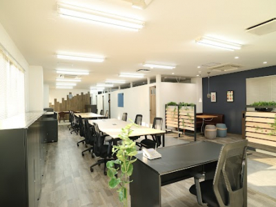 【東京都 八王子市】 車のトラブルに駆け付けるロードサービススタッフ