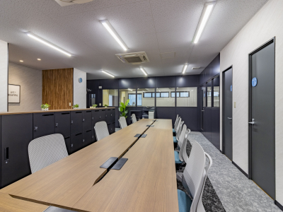 【神奈川県 相模原市中央区】 車のトラブルに駆け付けるロードサービススタッフ