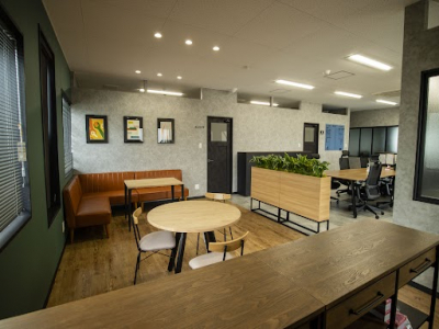 【愛知県 名古屋市熱田区】 車のトラブルに駆け付けるロードサービススタッフ