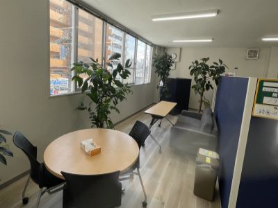 【大阪府 吹田市】 車のトラブルに駆け付けるロードサービススタッフ