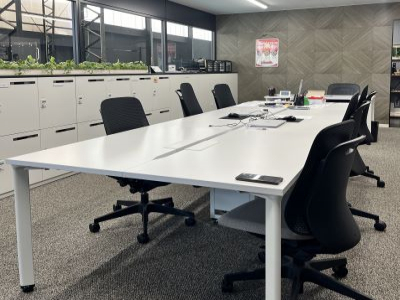 【兵庫県 西宮市】 車のトラブルに駆け付けるロードサービススタッフ