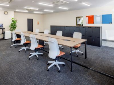 【岡山県 岡山市北区】 車のトラブルに駆け付けるロードサービススタッフ