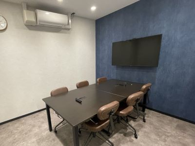 【福岡県 福岡市博多区】 車のトラブルに駆け付けるロードサービススタッフ